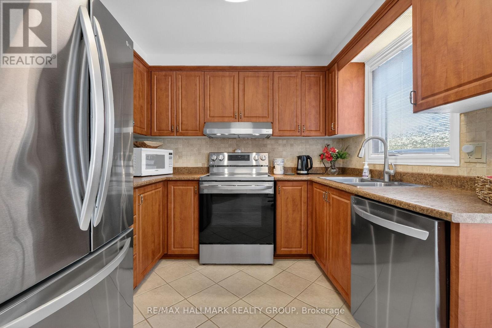 1715 Hunters Run Drive, Ottawa, ON - Indoor Photo Showing Kitchen With Stainless Steel Kitchen With Double Sink