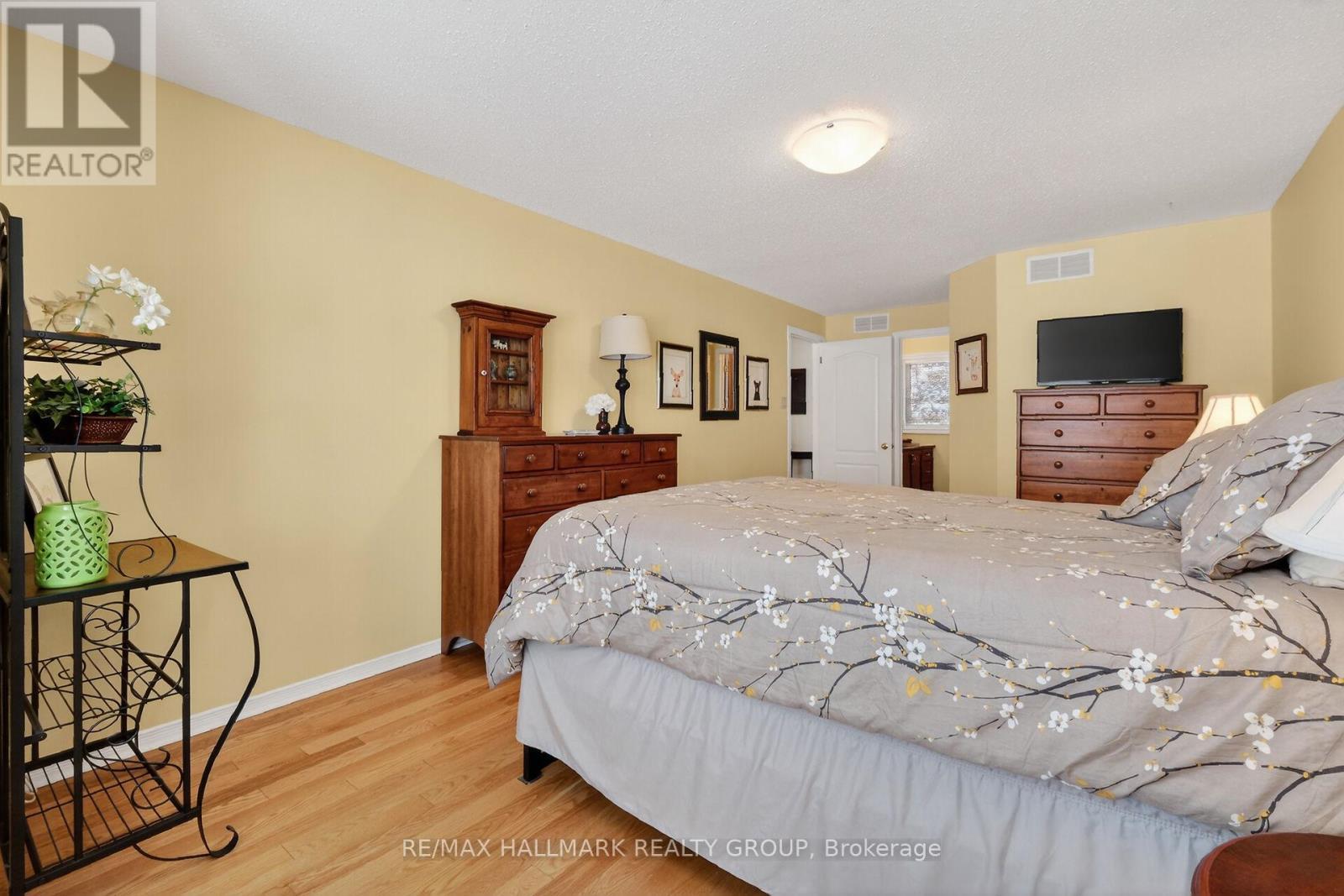 1715 Hunters Run Drive, Ottawa, ON - Indoor Photo Showing Bedroom