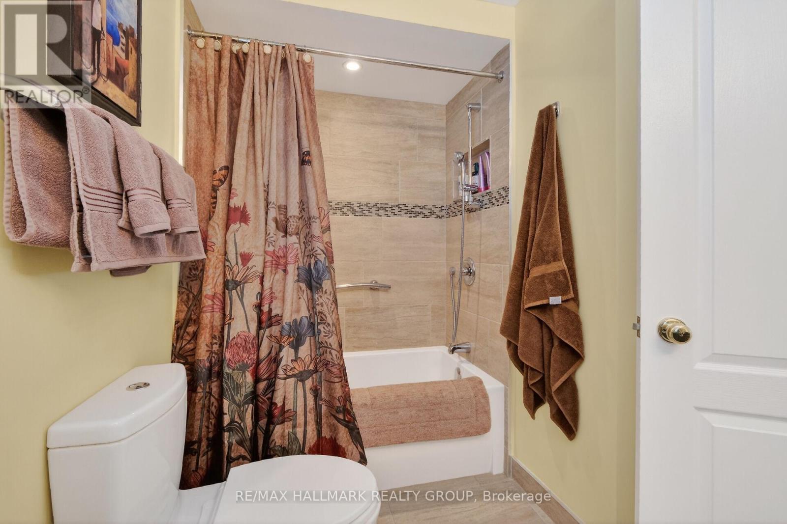 1715 Hunters Run Drive, Ottawa, ON - Indoor Photo Showing Bathroom