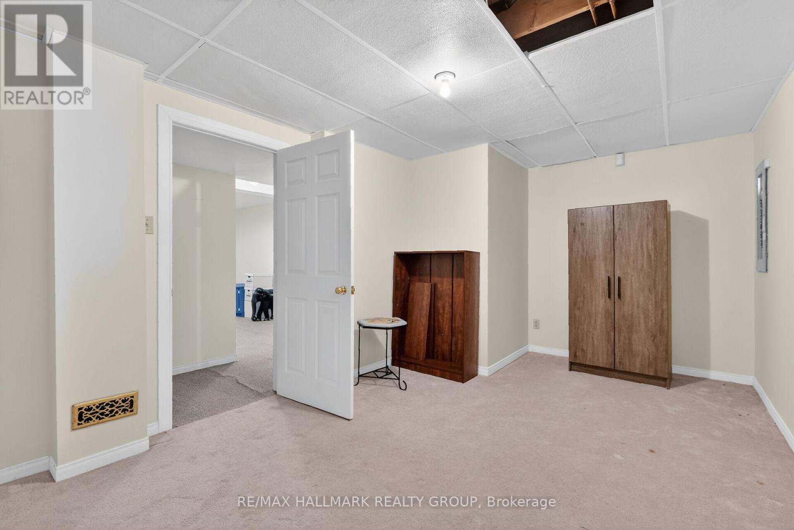 1715 Hunters Run Drive, Ottawa, ON - Indoor Photo Showing Other Room