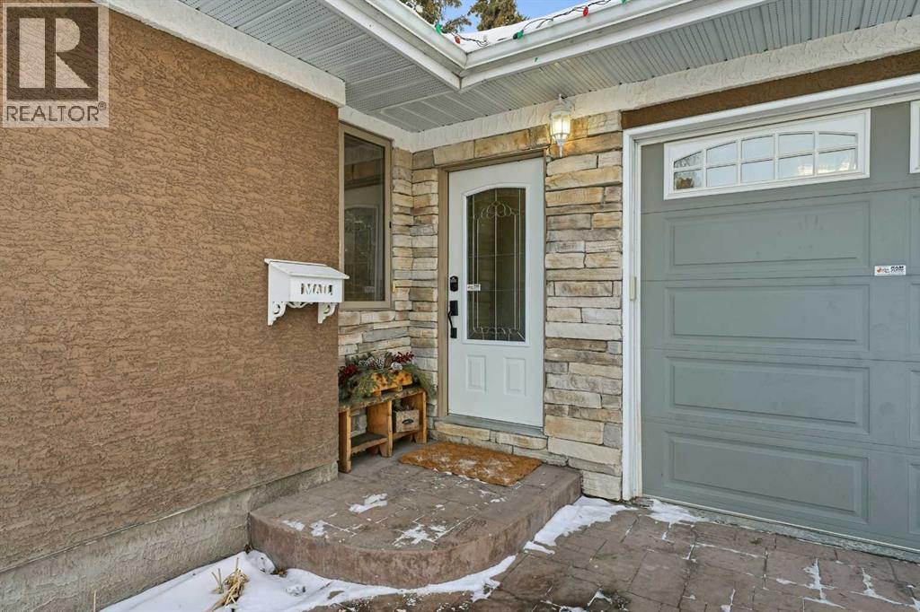 14 Sherwood Crescent, Red Deer, AB - Outdoor With Exterior