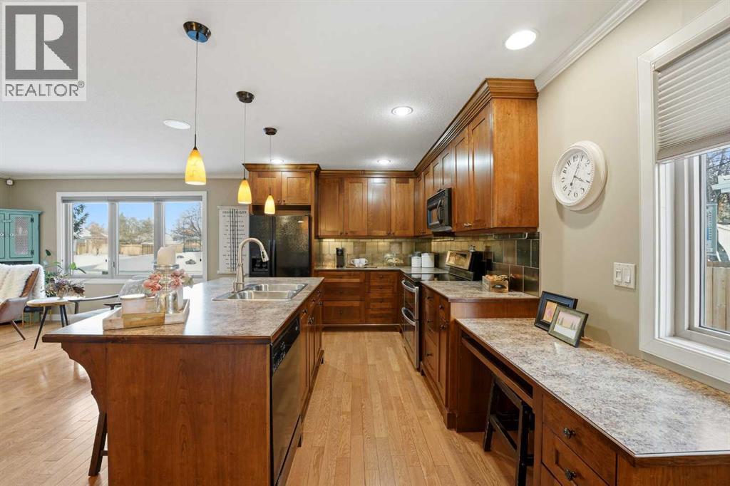 14 Sherwood Crescent, Red Deer, AB - Indoor Photo Showing Kitchen With Double Sink