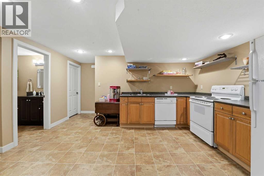 14 Sherwood Crescent, Red Deer, AB - Indoor Photo Showing Kitchen