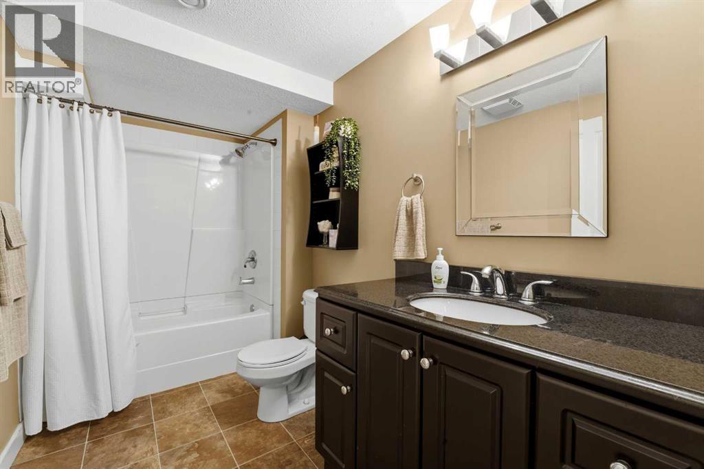 14 Sherwood Crescent, Red Deer, AB - Indoor Photo Showing Bathroom