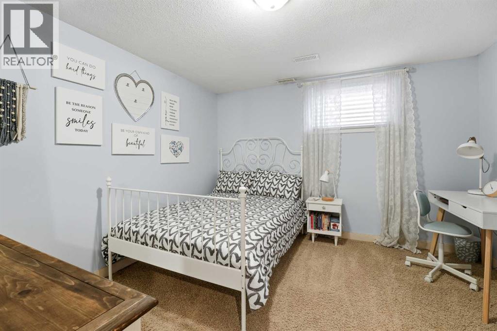 14 Sherwood Crescent, Red Deer, AB - Indoor Photo Showing Bedroom