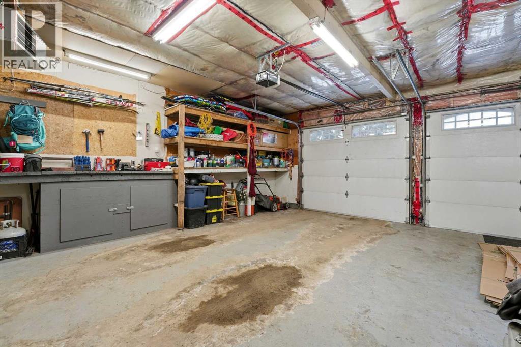 14 Sherwood Crescent, Red Deer, AB - Indoor Photo Showing Garage