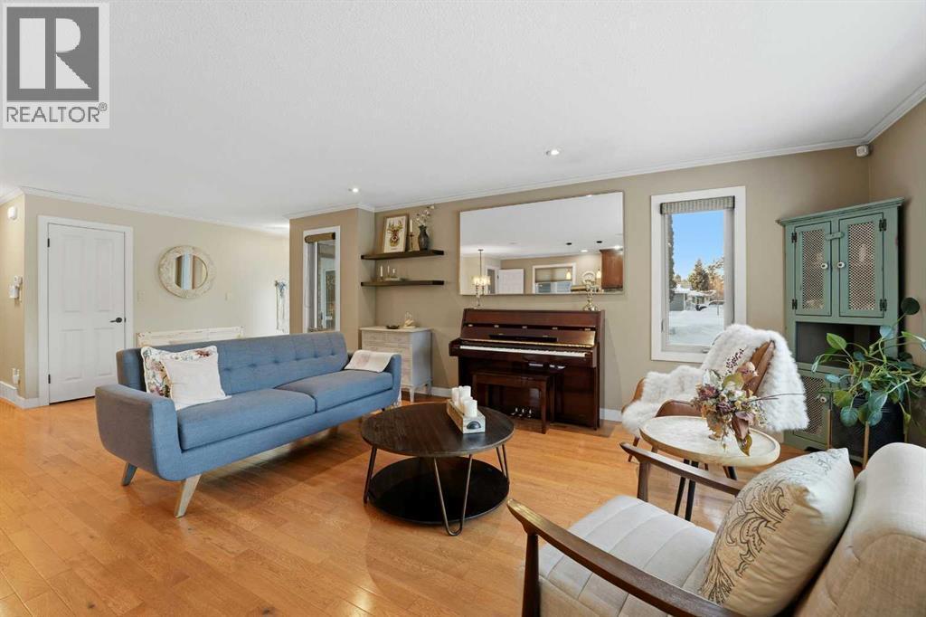14 Sherwood Crescent, Red Deer, AB - Indoor Photo Showing Living Room