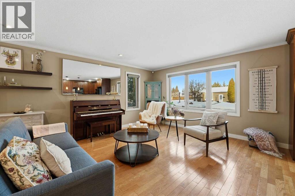 14 Sherwood Crescent, Red Deer, AB - Indoor Photo Showing Living Room