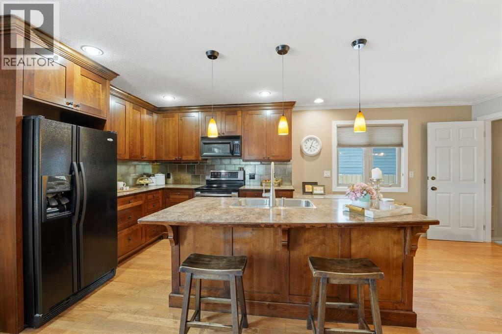 14 Sherwood Crescent, Red Deer, AB - Indoor Photo Showing Kitchen With Double Sink