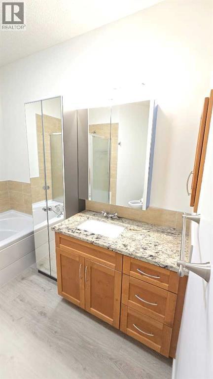 201, 10 Discovery Ridge Close Sw, Calgary, AB - Indoor Photo Showing Bathroom