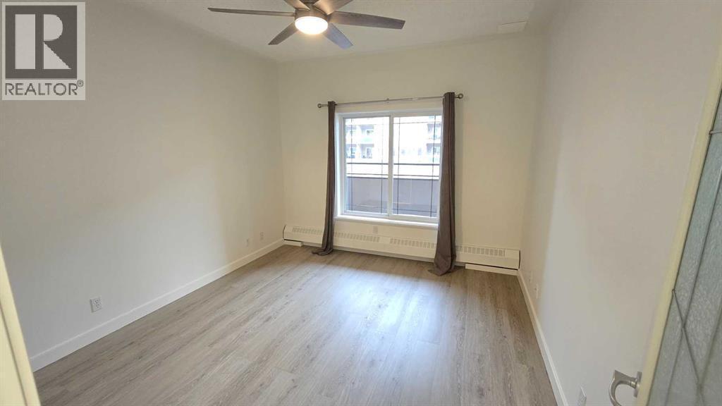 201, 10 Discovery Ridge Close Sw, Calgary, AB - Indoor Photo Showing Other Room