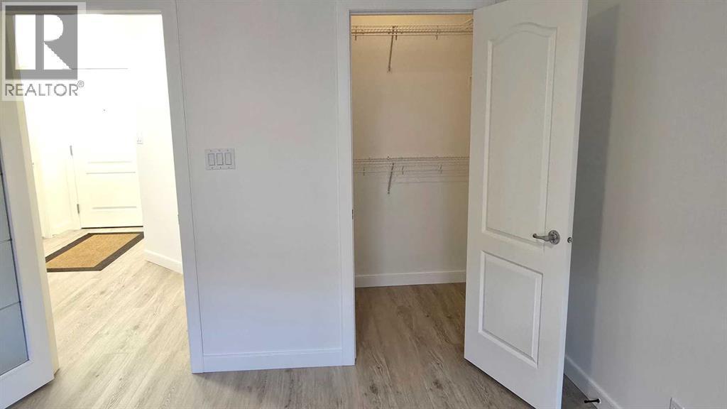 201, 10 Discovery Ridge Close Sw, Calgary, AB - Indoor Photo Showing Other Room