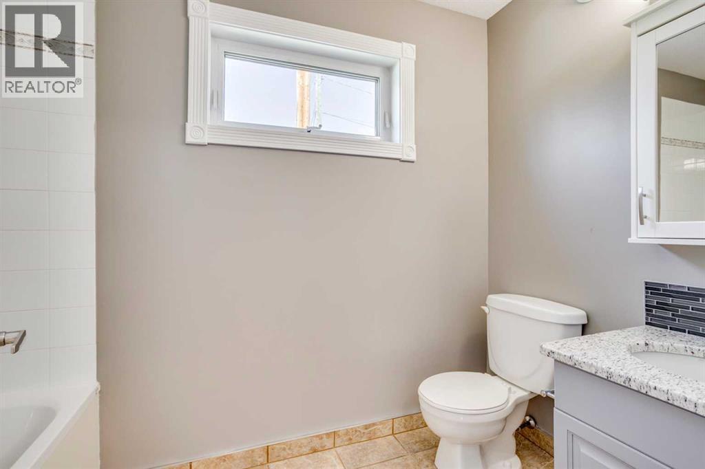 117 Cheecham Court, Anzac, AB - Indoor Photo Showing Bathroom