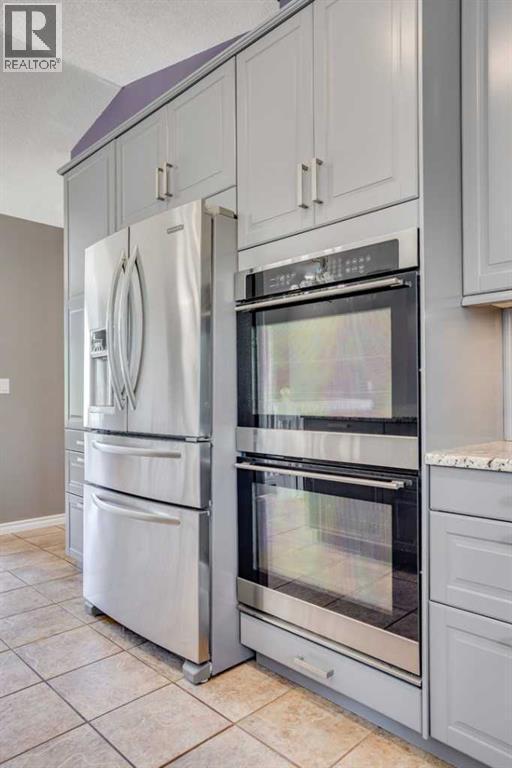 117 Cheecham Court, Anzac, AB - Indoor Photo Showing Kitchen With Stainless Steel Kitchen