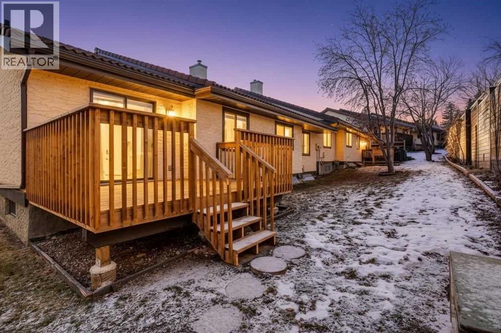 8, 118 Strathcona Road Sw, Calgary, AB - Outdoor