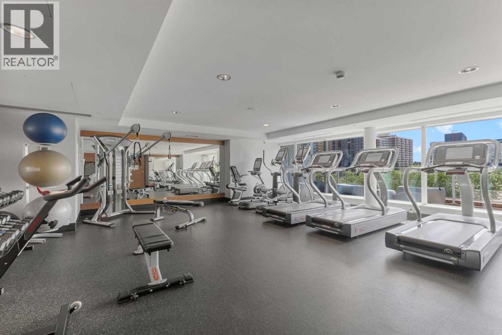 1604, 510 6 Avenue Se, Calgary, AB - Indoor Photo Showing Gym Room