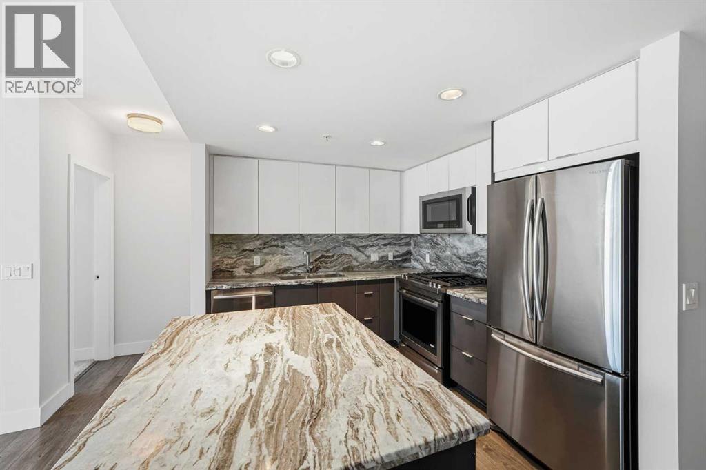 1604, 510 6 Avenue Se, Calgary, AB - Indoor Photo Showing Kitchen With Stainless Steel Kitchen