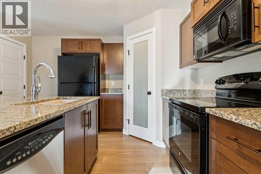 4102, 2781 Chinook Winds Drive Sw, Airdrie, AB - Indoor Photo Showing Kitchen