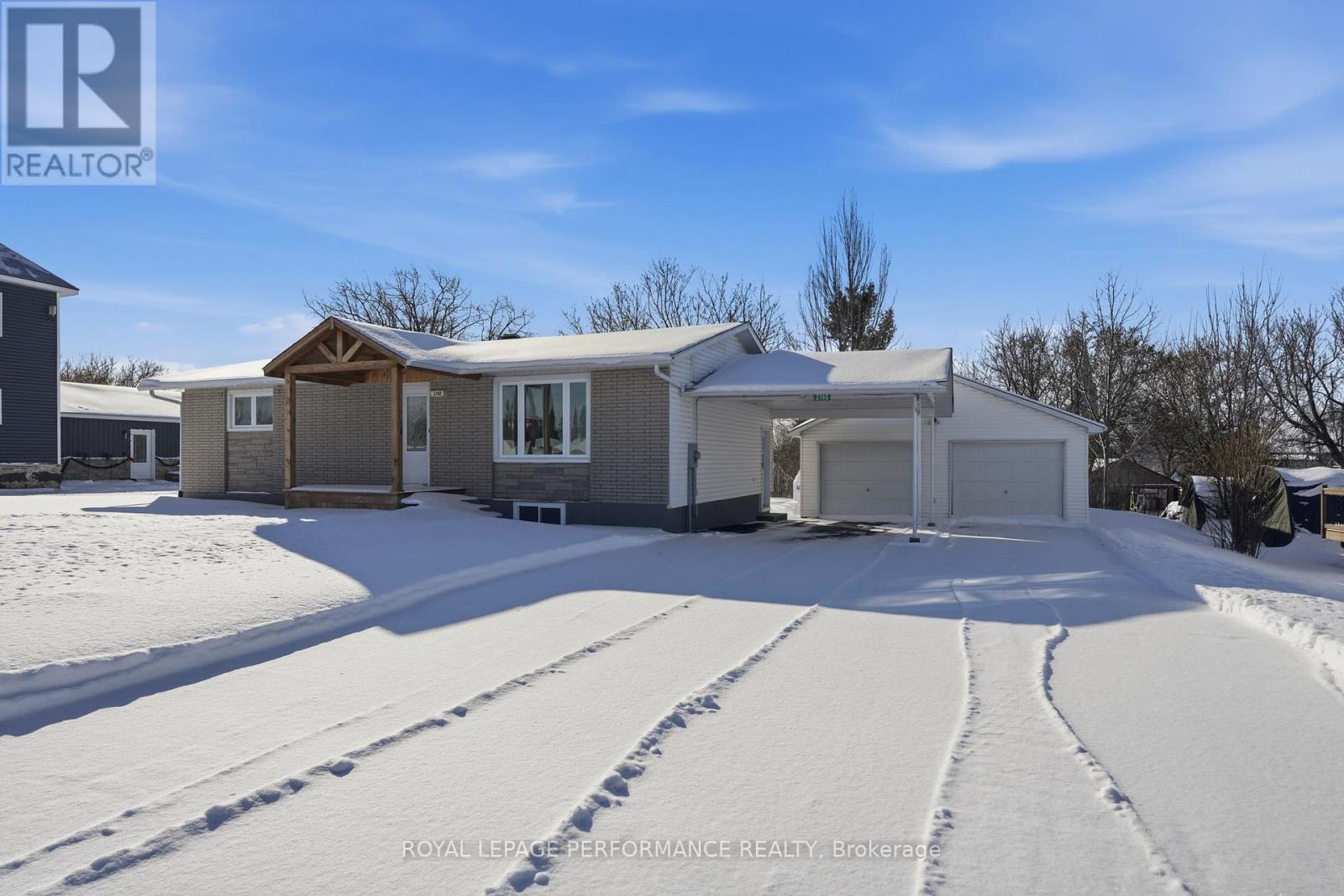 2140 Valley Street, North Stormont, ON - Outdoor With Facade