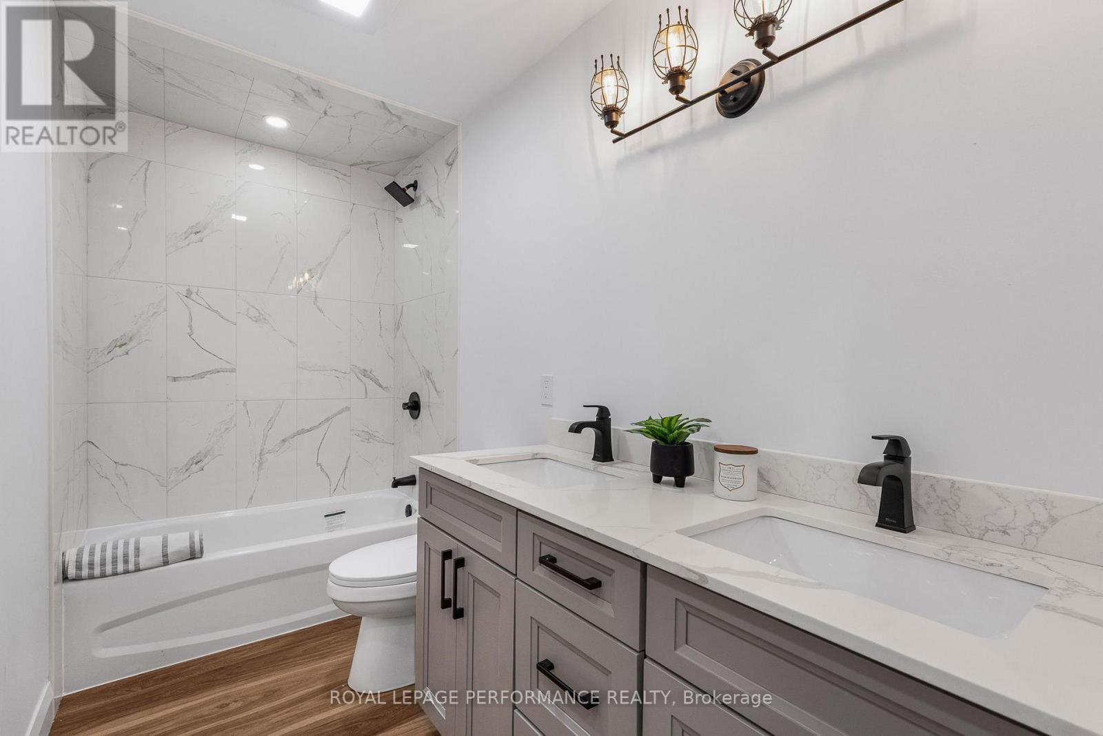2140 Valley Street, North Stormont, ON - Indoor Photo Showing Bathroom