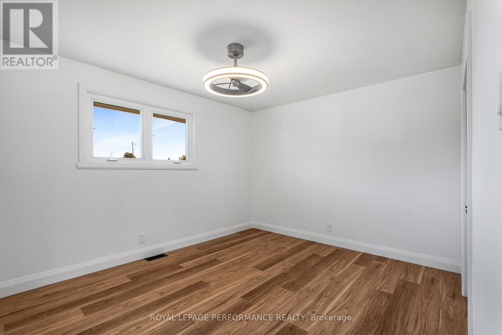 2140 Valley Street, North Stormont, ON - Indoor Photo Showing Other Room