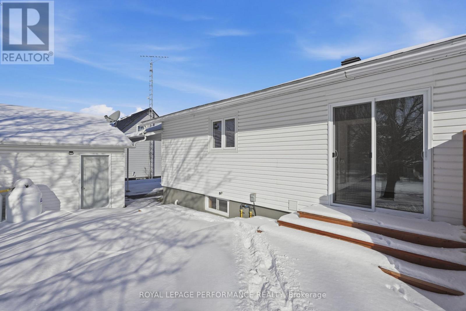 2140 Valley Street, North Stormont, ON - Outdoor With Exterior