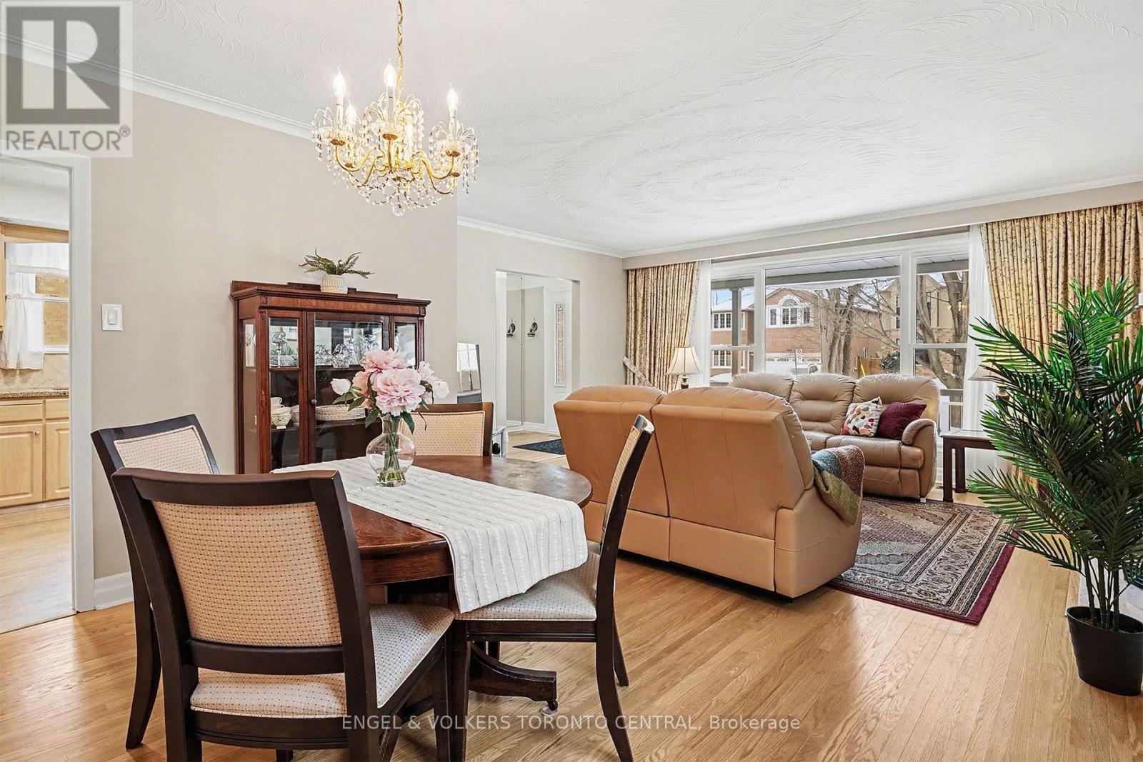 126 Pemberton Avenue, Toronto, ON - Indoor Photo Showing Dining Room