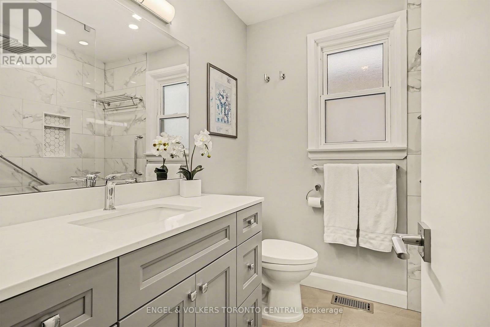126 Pemberton Avenue, Toronto, ON - Indoor Photo Showing Bathroom