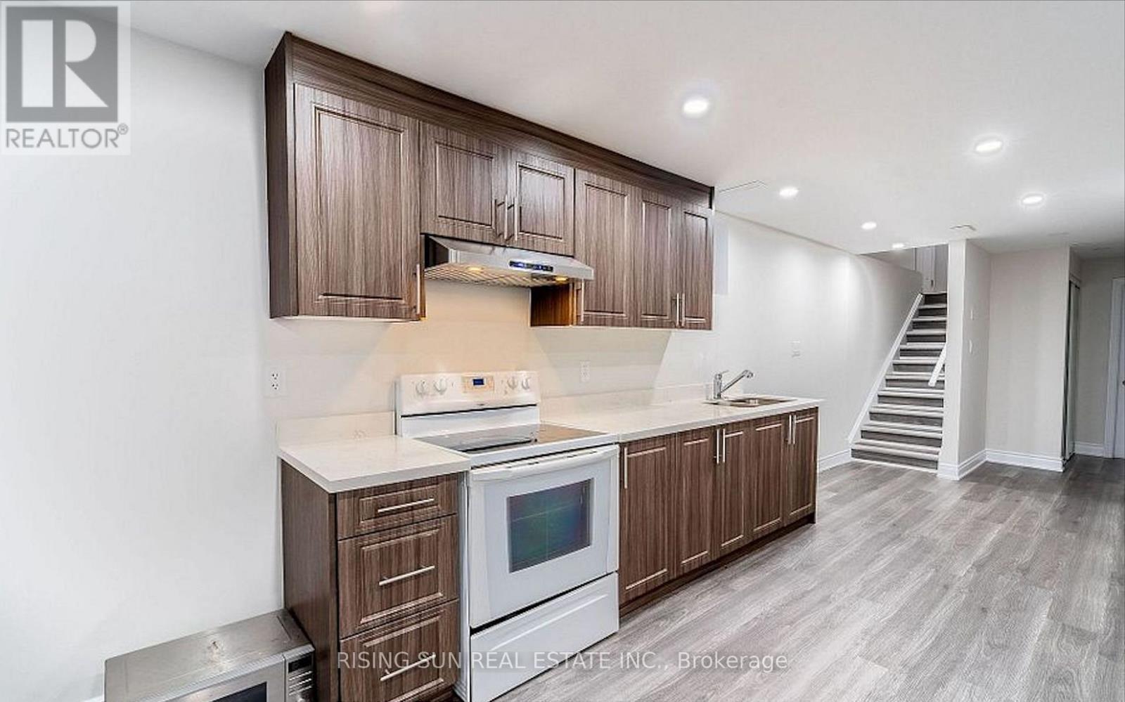 24 Herrick Drive, Brampton, ON - Indoor Photo Showing Kitchen