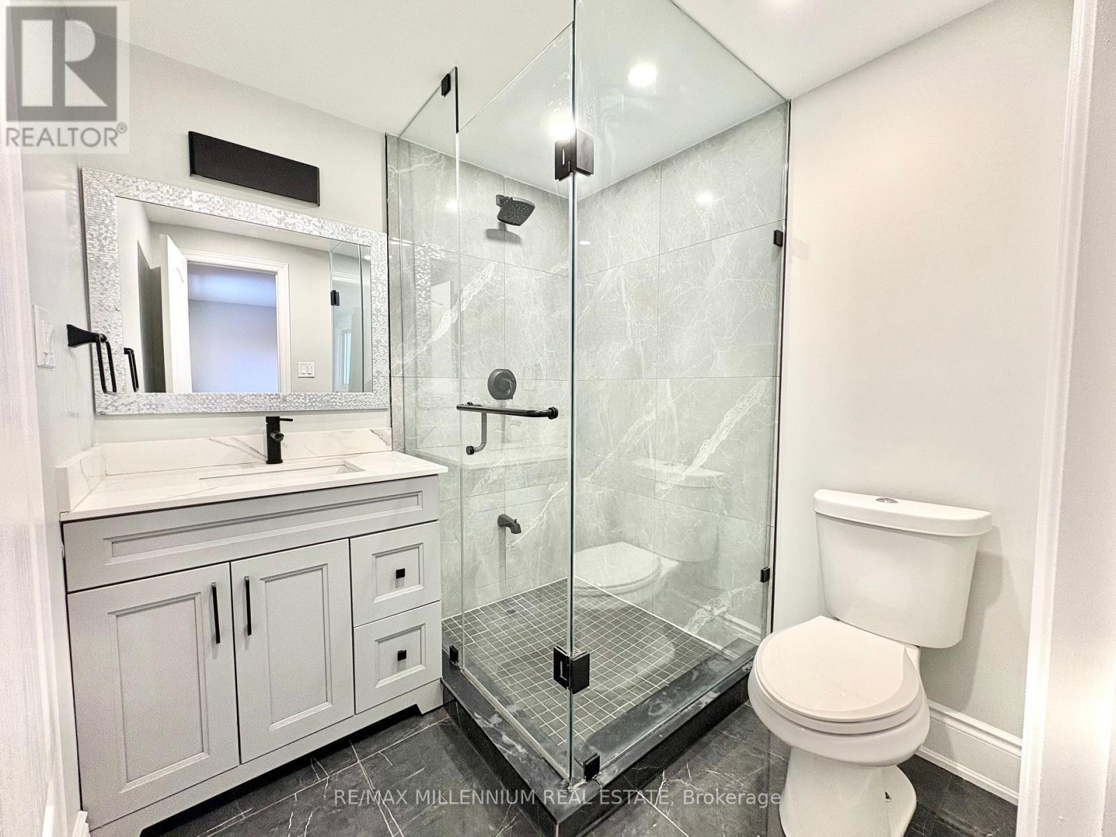 28 Hendricks Crescent, Brampton, ON - Indoor Photo Showing Bathroom