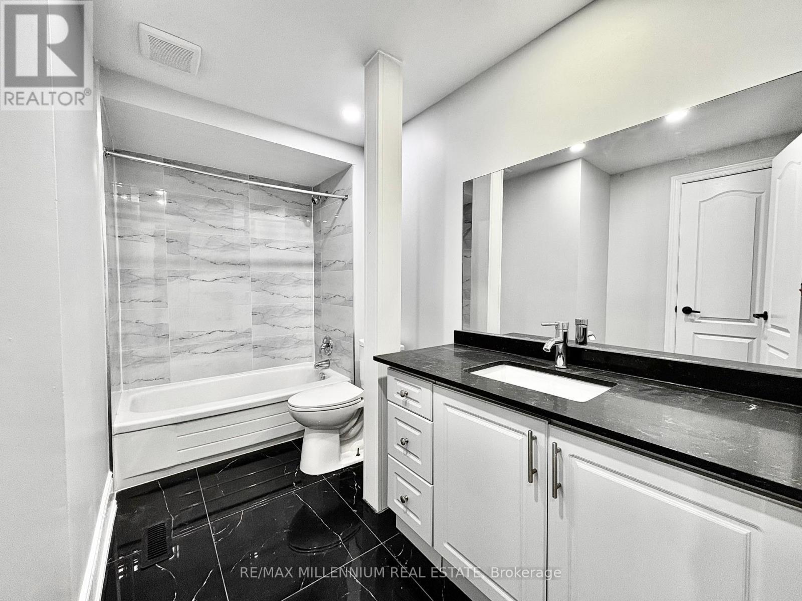 28 Hendricks Crescent, Brampton, ON - Indoor Photo Showing Bathroom