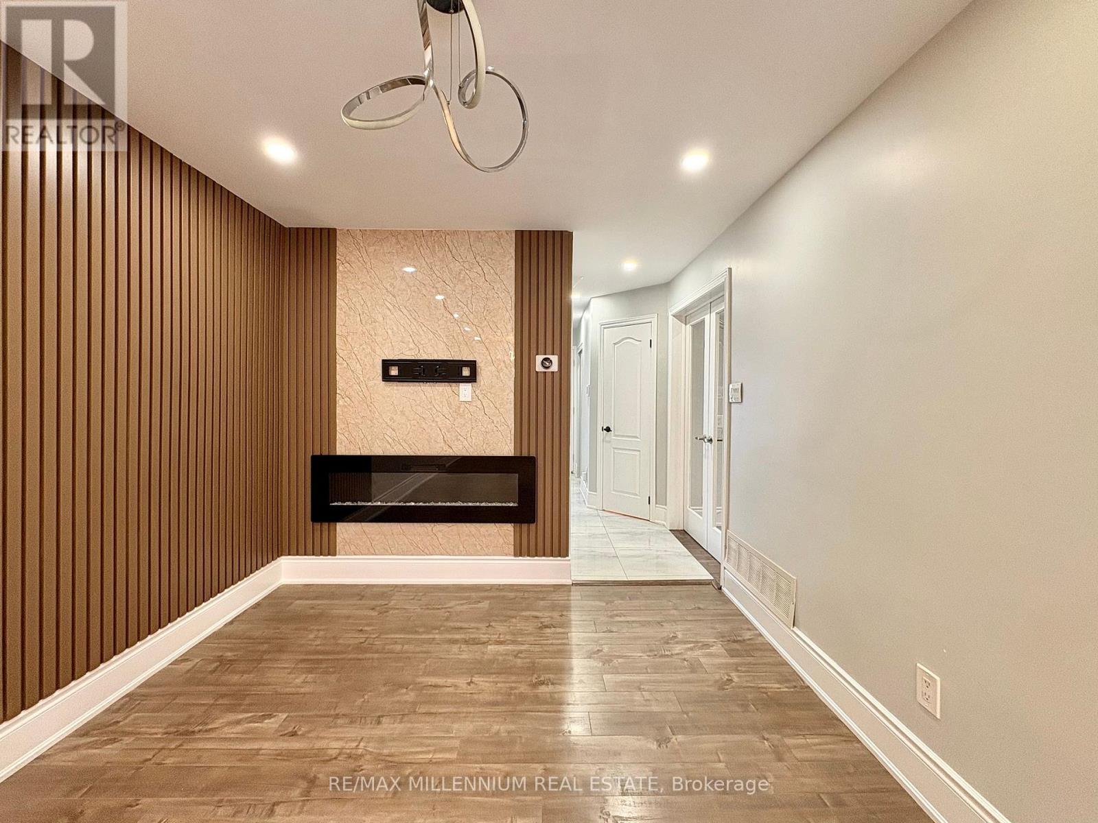 28 Hendricks Crescent, Brampton, ON - Indoor Photo Showing Other Room