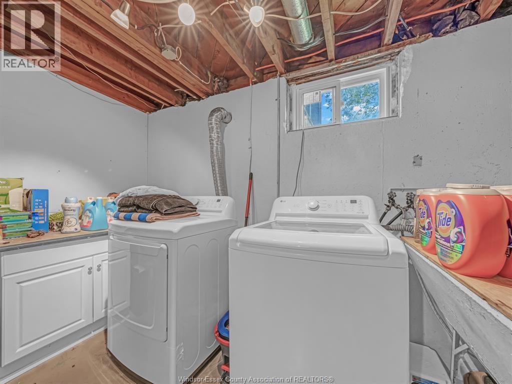 1596 Olive Road, Windsor, ON - Indoor Photo Showing Laundry Room