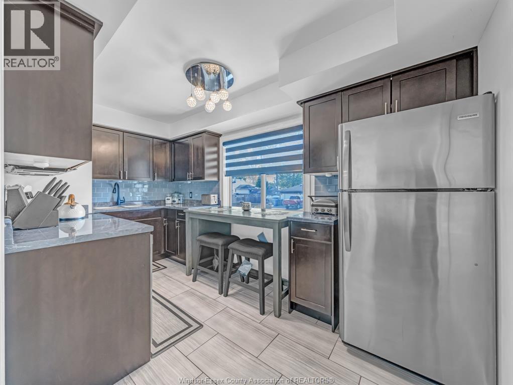 1596 Olive Road, Windsor, ON - Indoor Photo Showing Kitchen