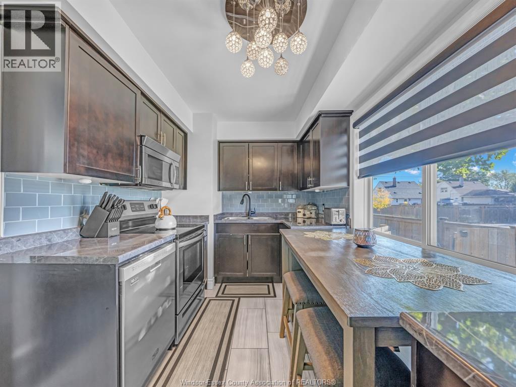 1596 Olive Road, Windsor, ON - Indoor Photo Showing Kitchen