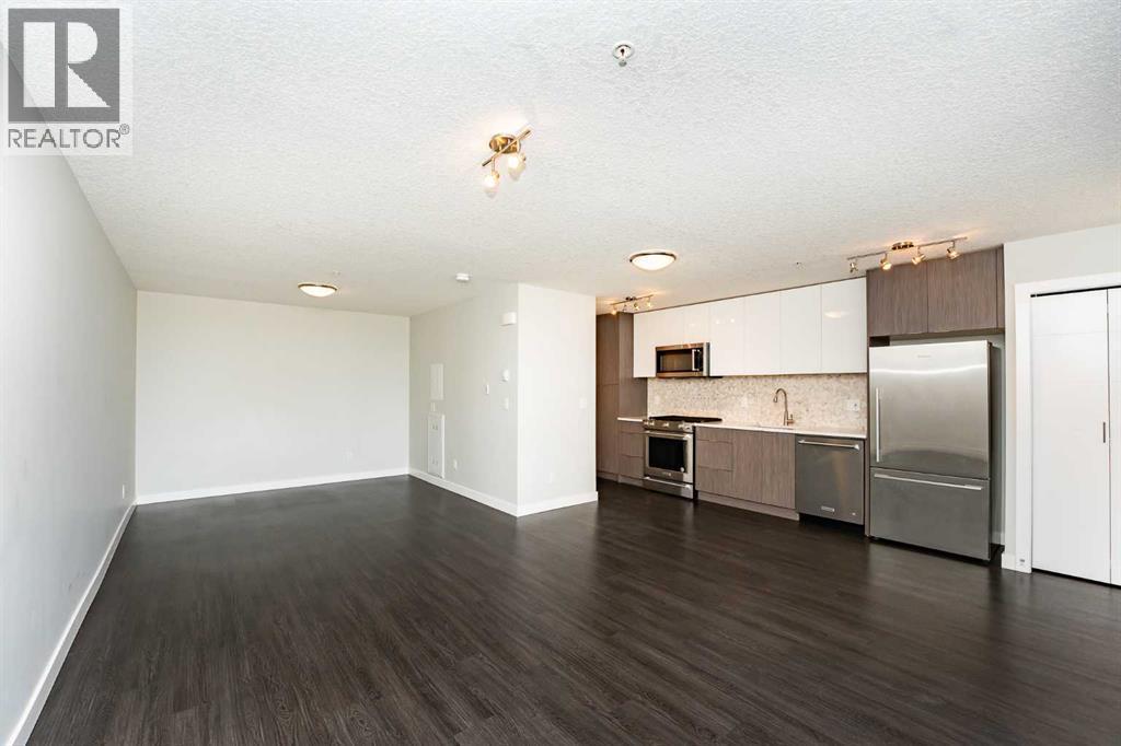 2311, 95 Burma Star Road Sw, Calgary, AB - Indoor Photo Showing Kitchen