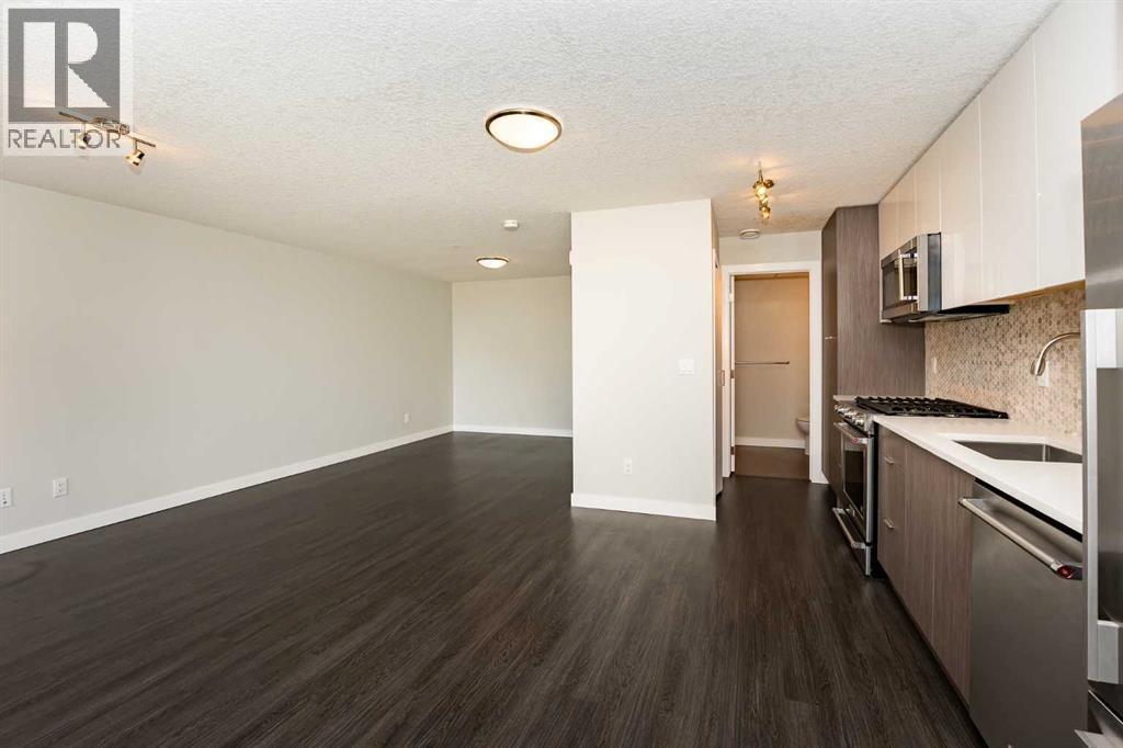 2311, 95 Burma Star Road Sw, Calgary, AB - Indoor Photo Showing Kitchen