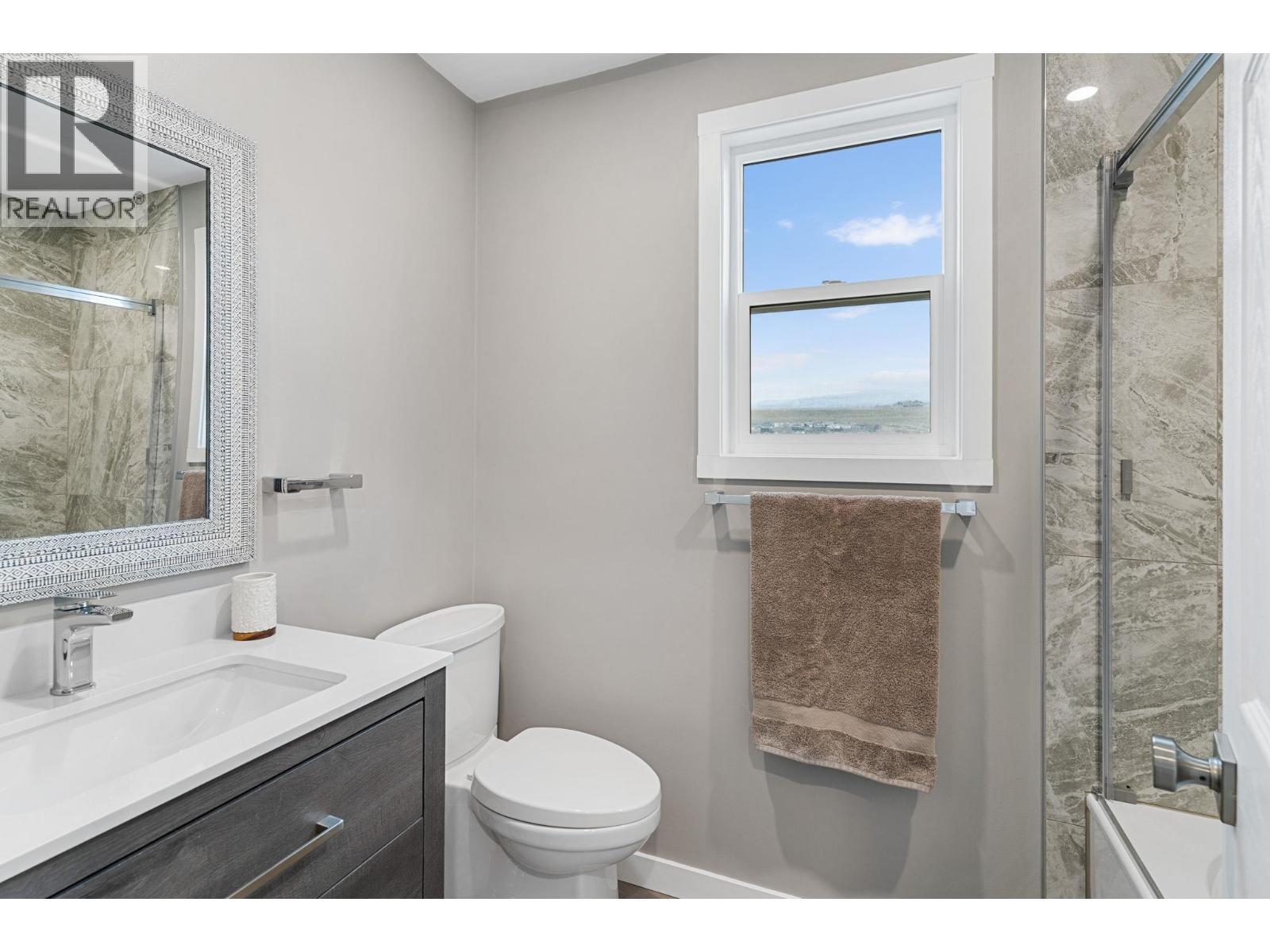 2913 Prospect Drive, Vernon, BC - Indoor Photo Showing Bathroom