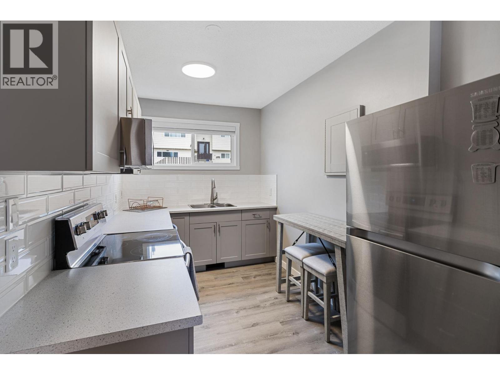 Suite Kitchen - 2913 Prospect Drive, Vernon, BC - Indoor