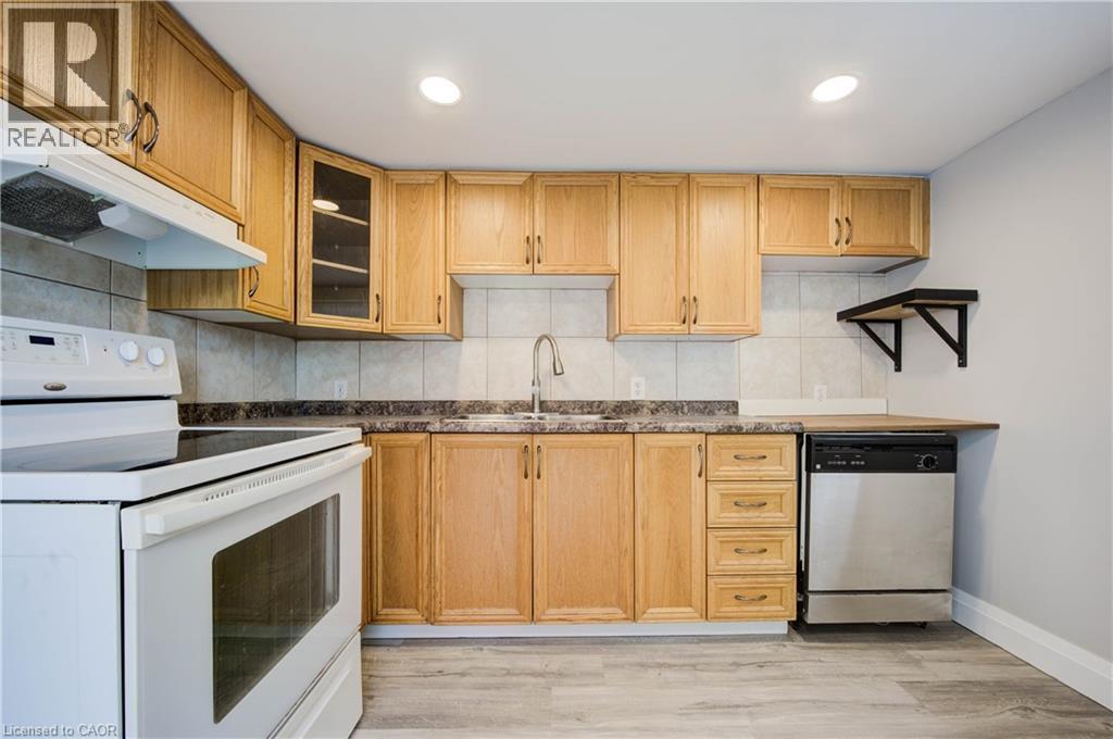 303 Hunter Street W, Hamilton, ON - Indoor Photo Showing Kitchen