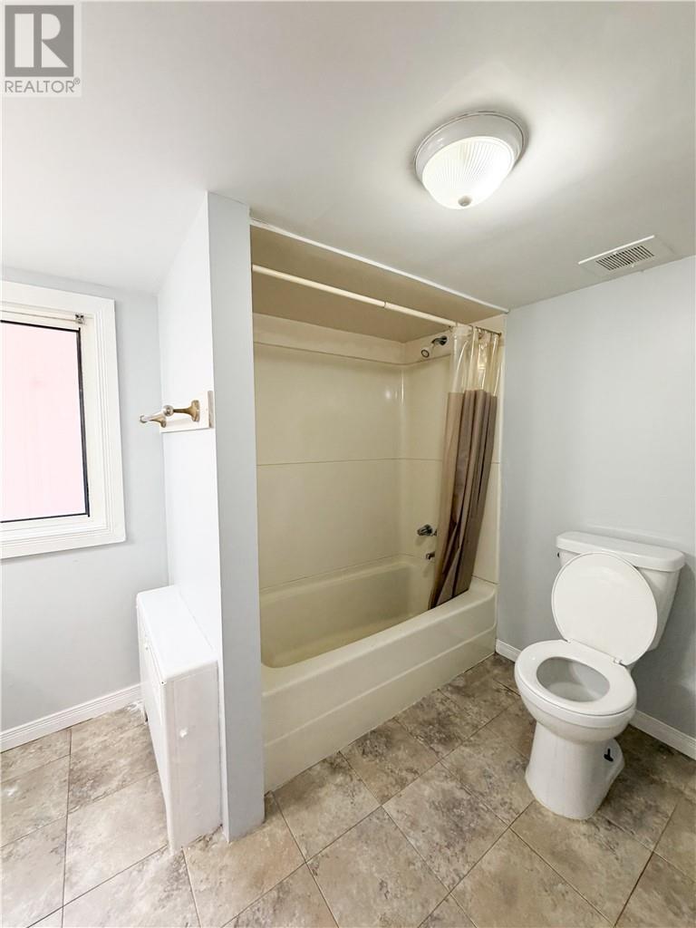381 Bessie Avenue, Sudbury, ON - Indoor Photo Showing Bathroom