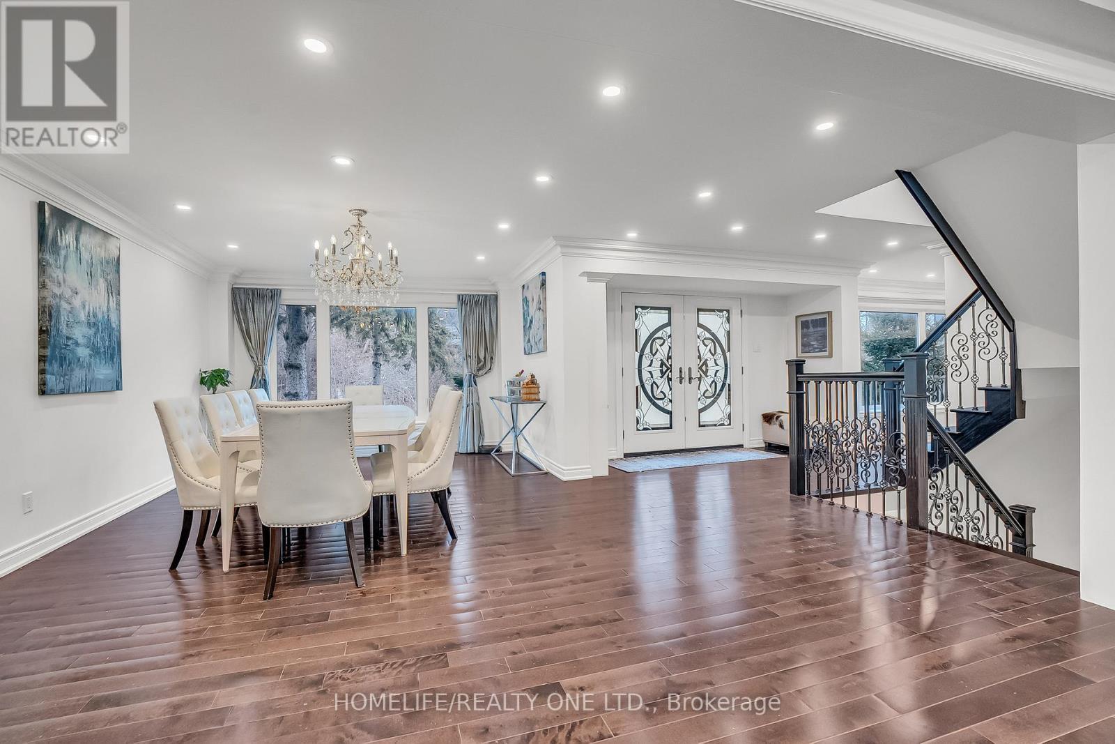 31 Bearwood Drive, Toronto, ON - Indoor Photo Showing Dining Room
