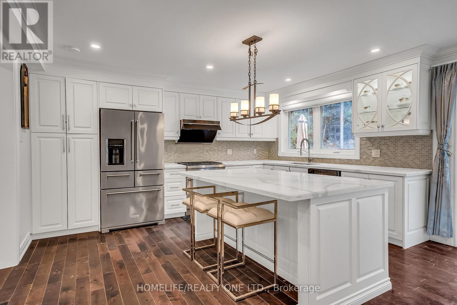 31 Bearwood Drive, Toronto, ON - Indoor Photo Showing Kitchen With Upgraded Kitchen
