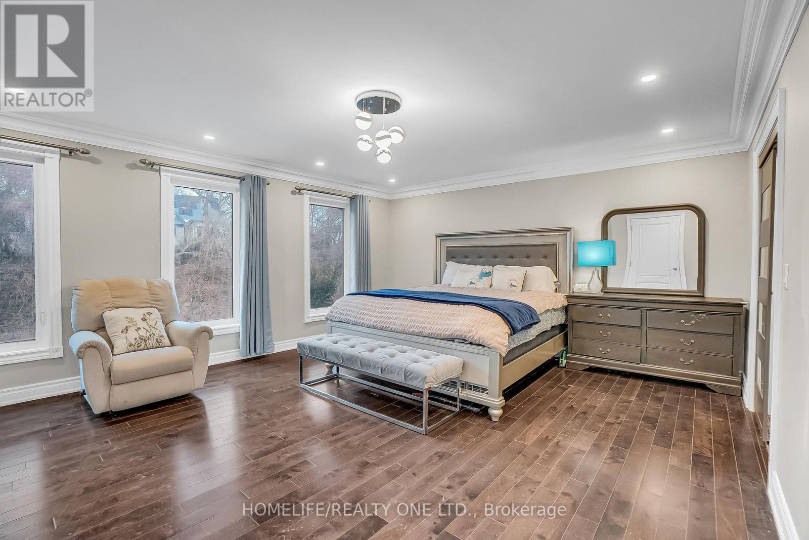 31 Bearwood Drive, Toronto, ON - Indoor Photo Showing Bedroom