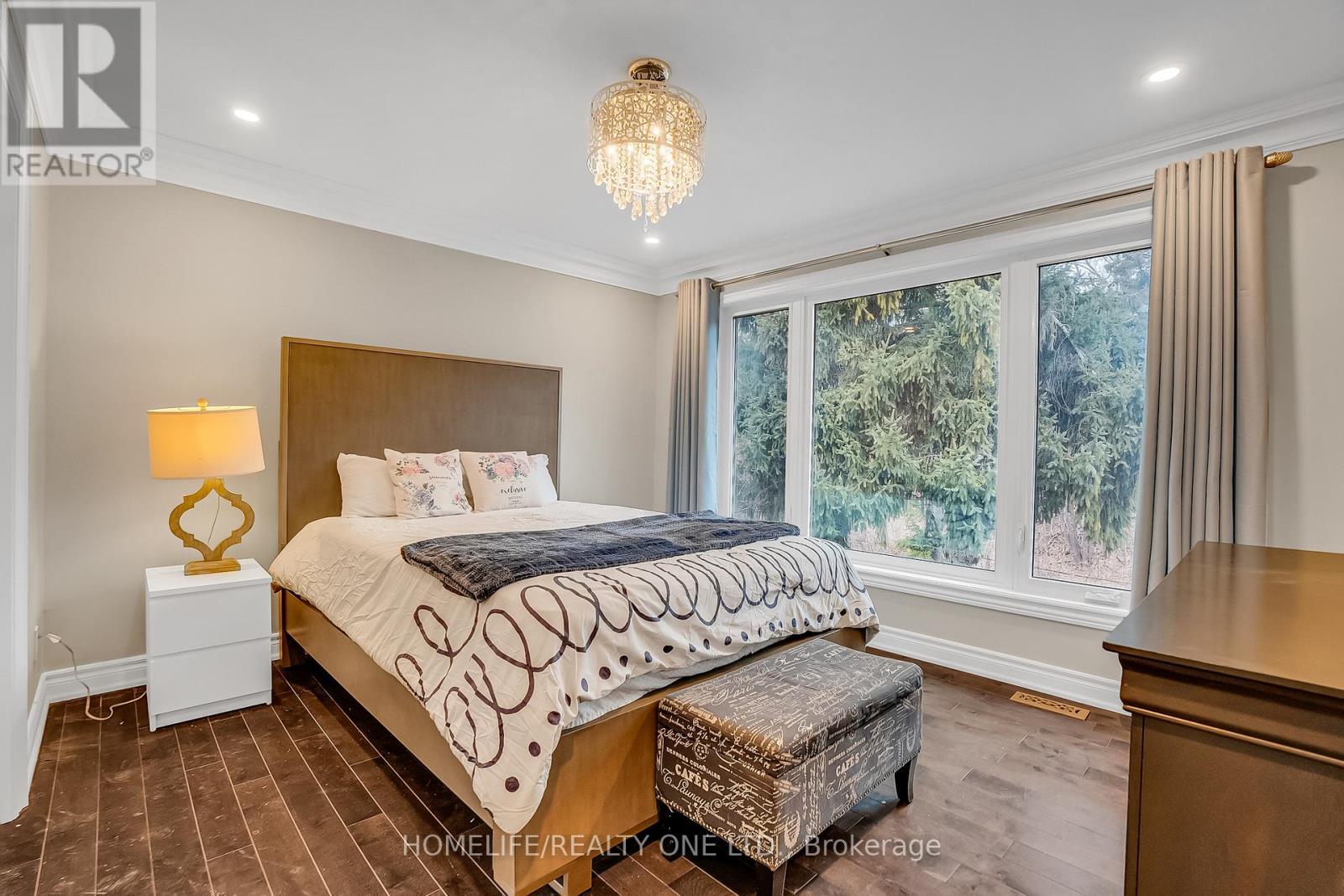 31 Bearwood Drive, Toronto, ON - Indoor Photo Showing Bedroom