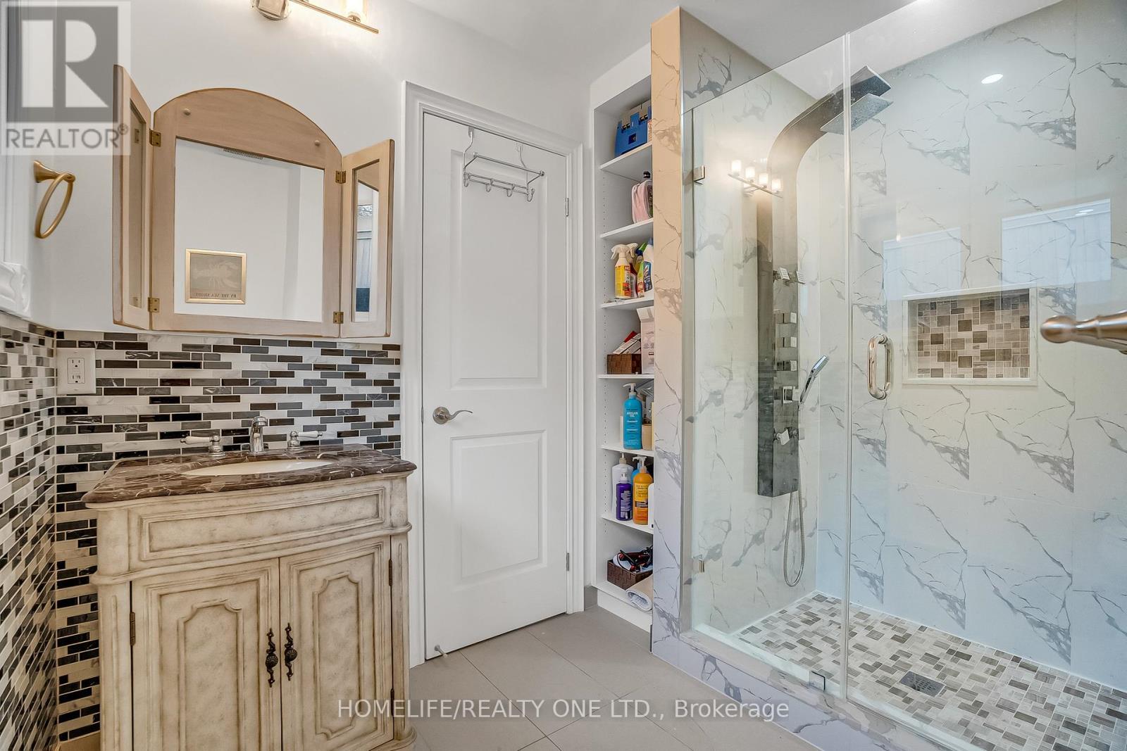 31 Bearwood Drive, Toronto, ON - Indoor Photo Showing Bathroom