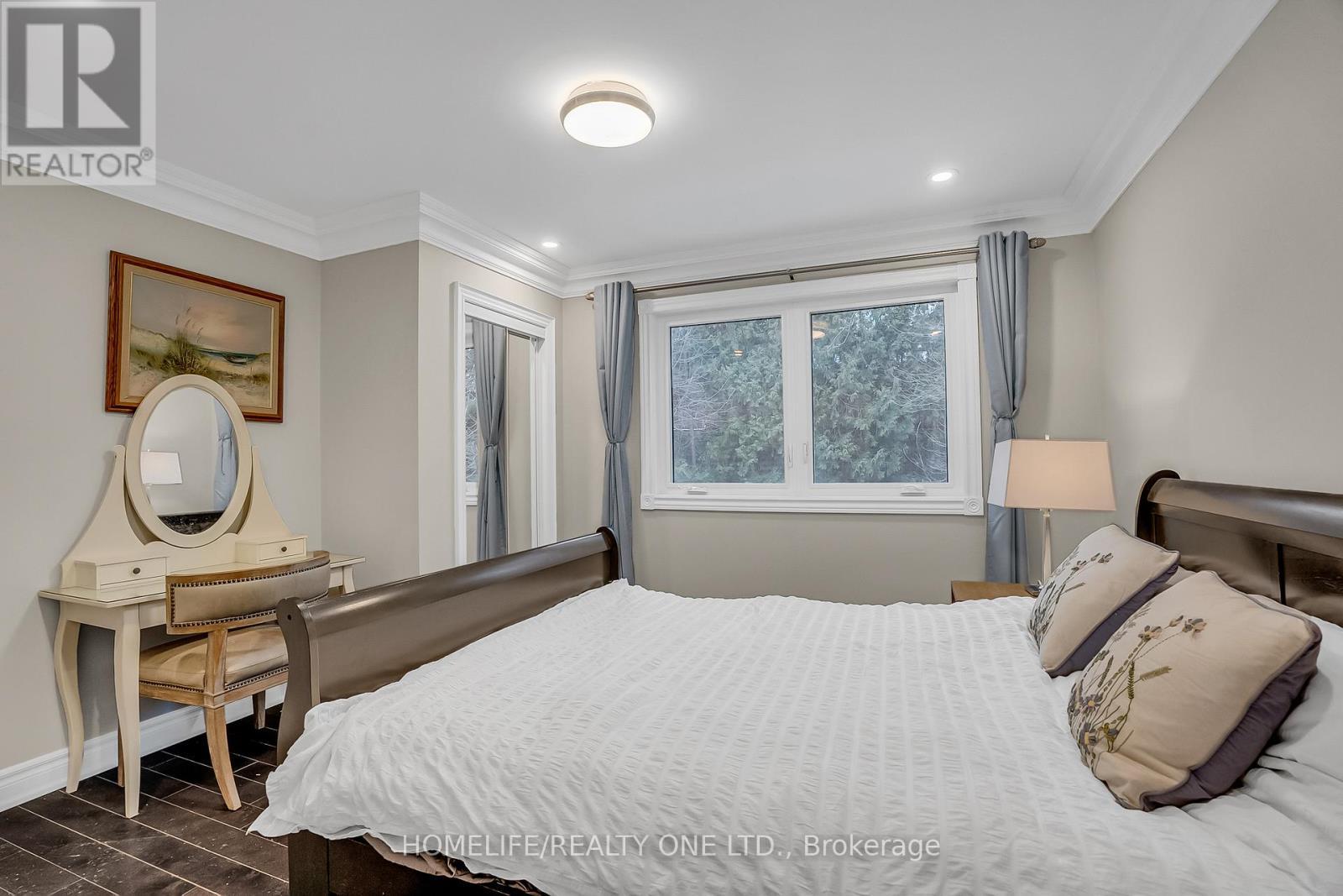 31 Bearwood Drive, Toronto, ON - Indoor Photo Showing Bedroom