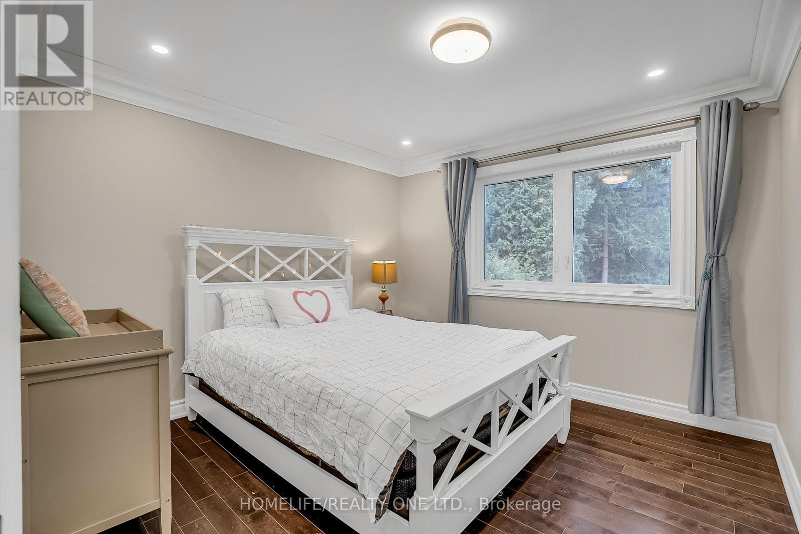 31 Bearwood Drive, Toronto, ON - Indoor Photo Showing Bedroom
