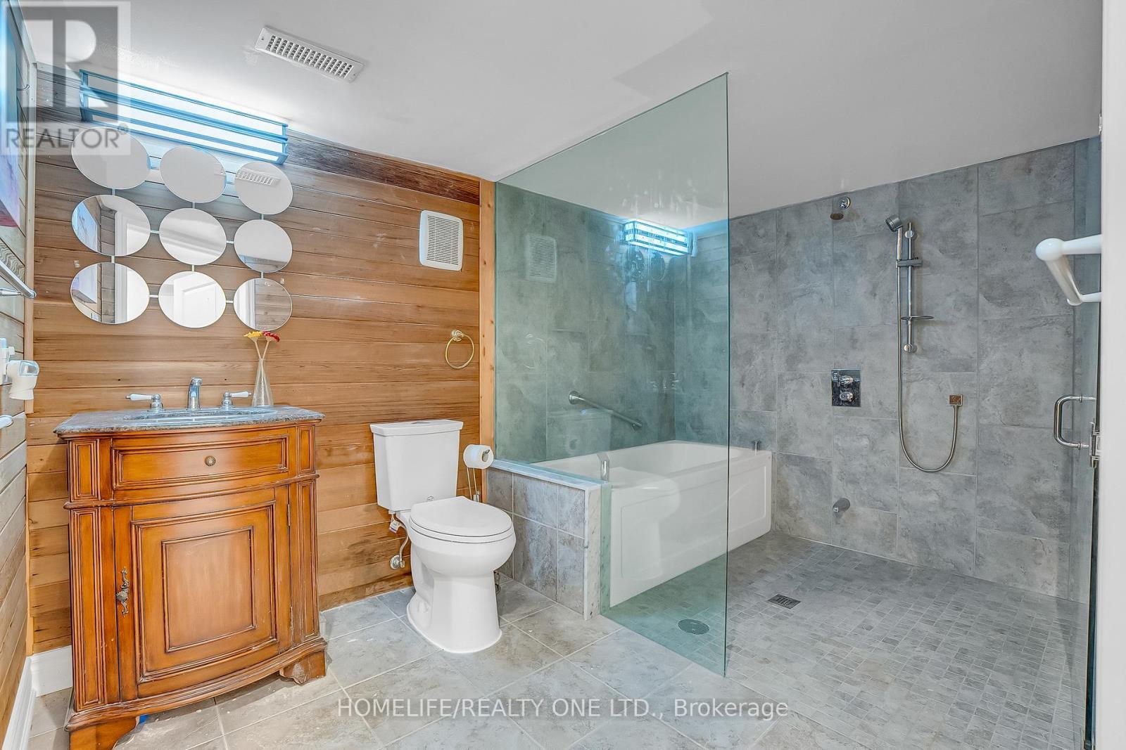 31 Bearwood Drive, Toronto, ON - Indoor Photo Showing Bathroom