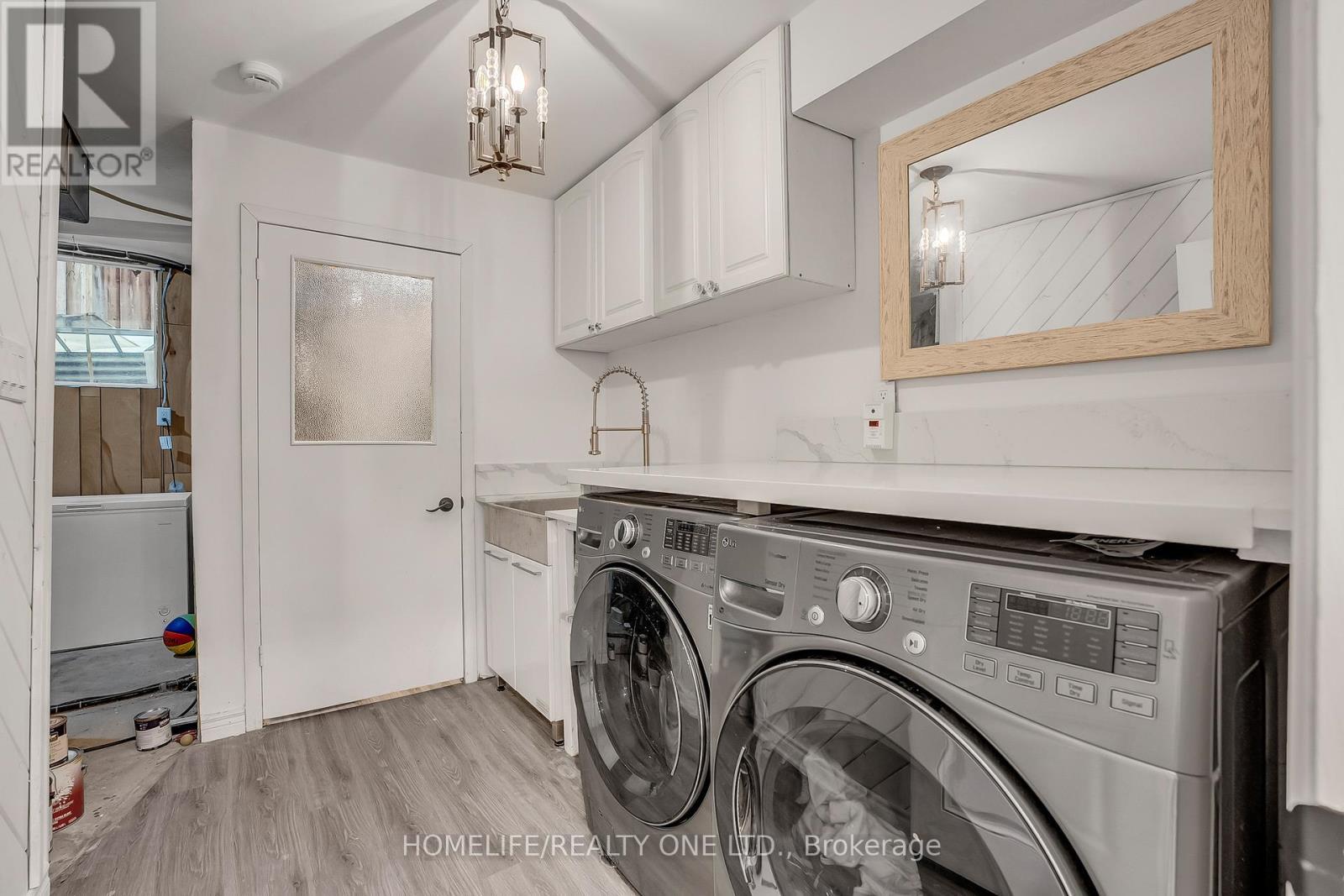 31 Bearwood Drive, Toronto, ON - Indoor Photo Showing Laundry Room